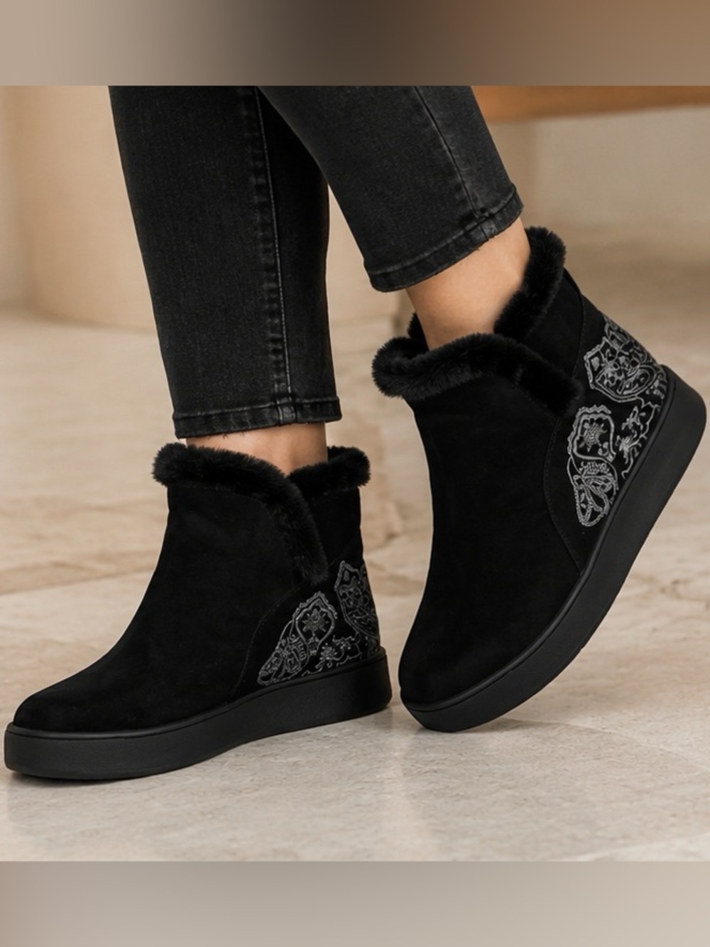 EUC Johnny Was Gradi Embroidered Slip On Booties Black (Size 9)